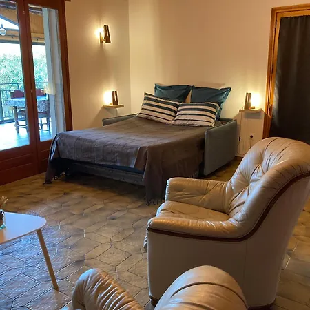 Maison Dans Un Village Viticole Holiday home *